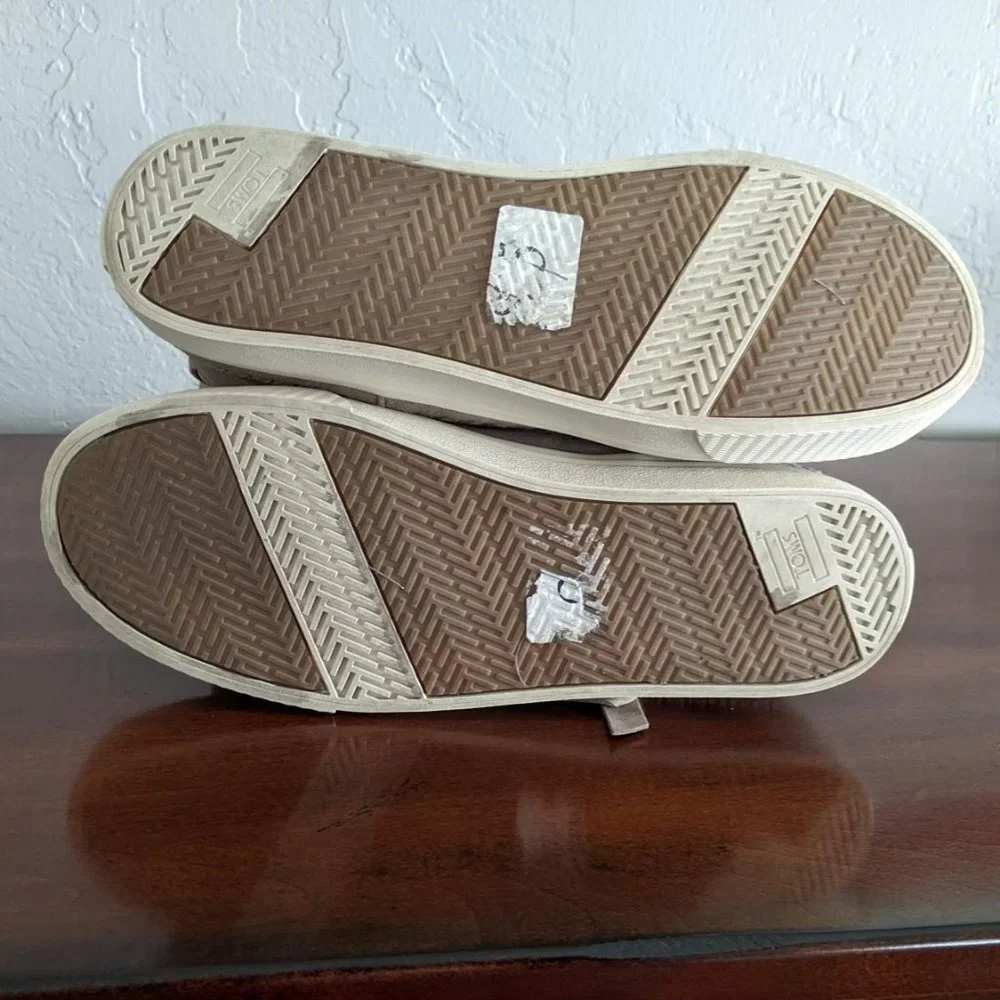 TOMS Vista Suede Boots in Desert Taupe - Picture 12 of 13